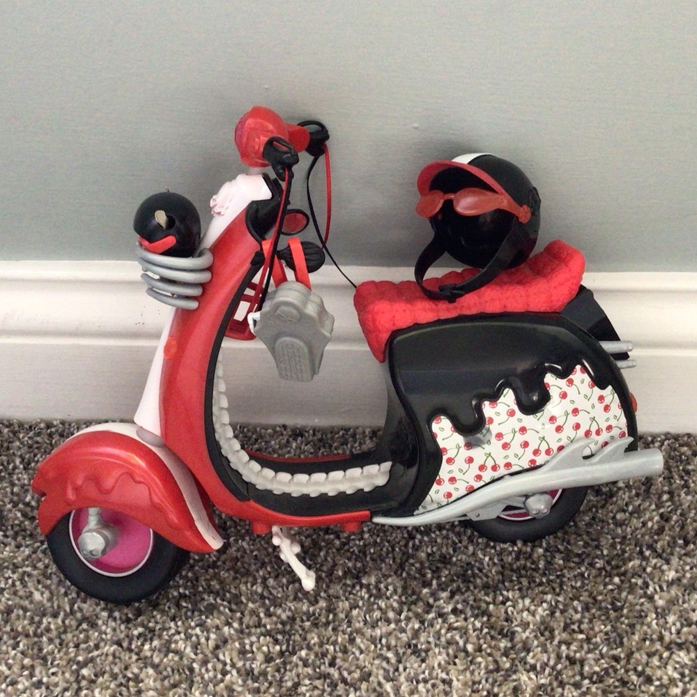 Monster High Ghoulia Yelps Scooter